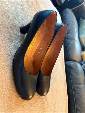 Blue Leather Classic Pump - Women's Elegant Heel